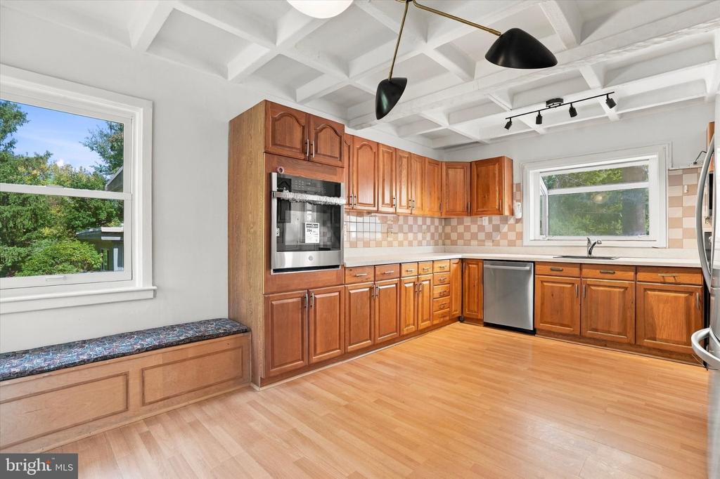 8105 MACARTHUR ROAD Unit:           