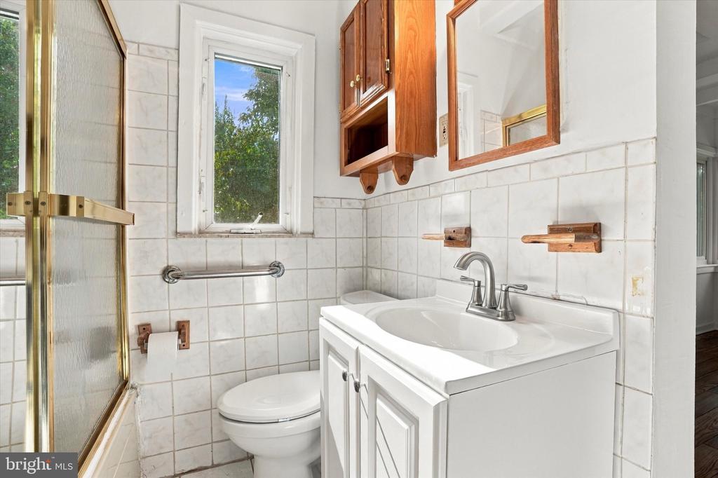 8105 MACARTHUR ROAD Unit:           