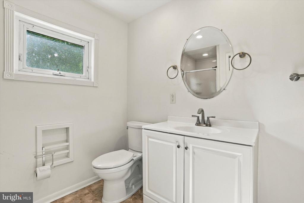 8105 MACARTHUR ROAD Unit:           