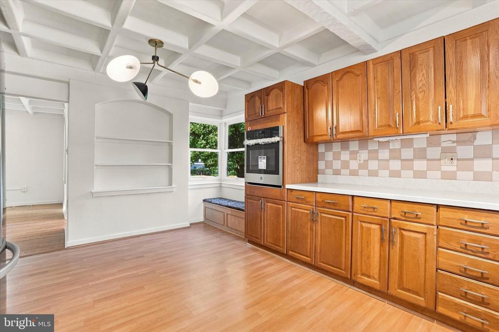 8105 MACARTHUR ROAD Unit:           