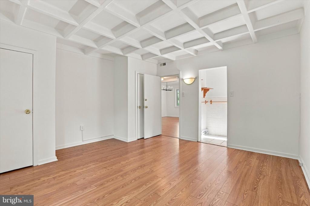 8105 MACARTHUR ROAD Unit:           