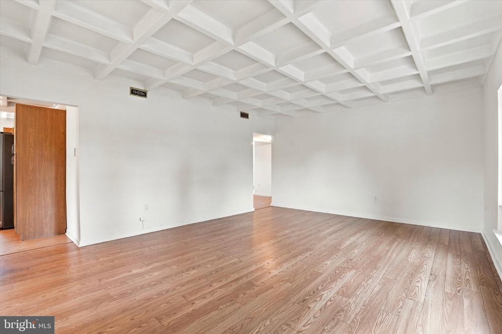 8105 MACARTHUR ROAD Unit:           
