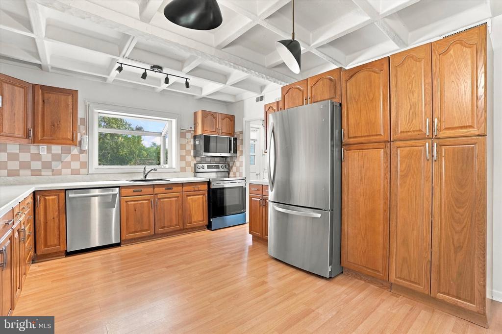 8105 MACARTHUR ROAD Unit:           