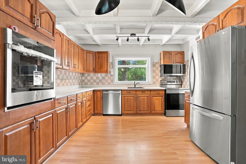 8105 MACARTHUR ROAD Unit:           