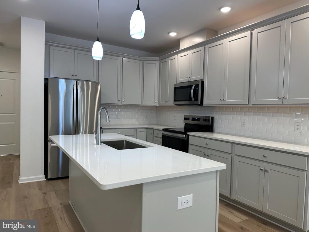 83 BETHLEHEM PIKE Unit: 1106