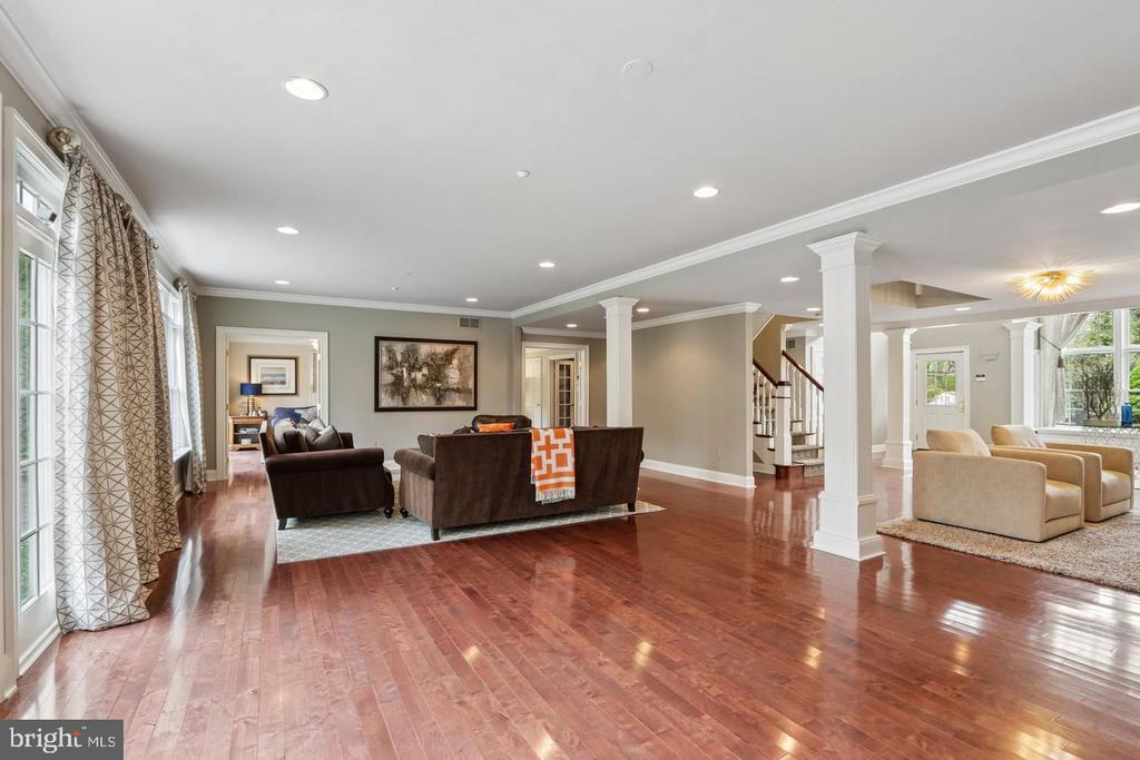 209 E WELSH ROAD