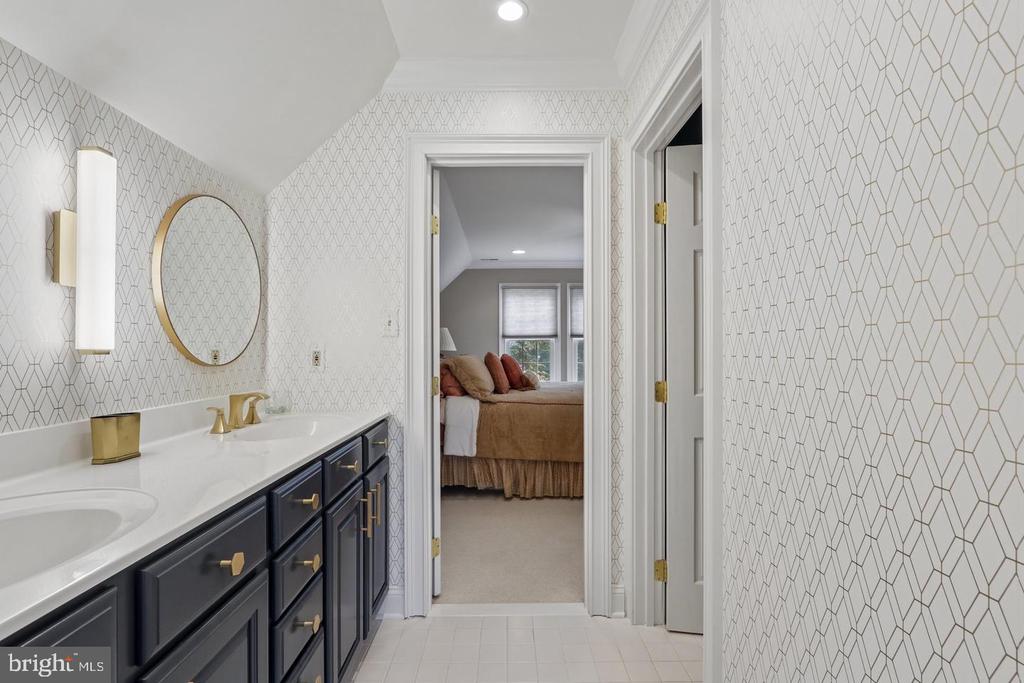 209 E WELSH ROAD