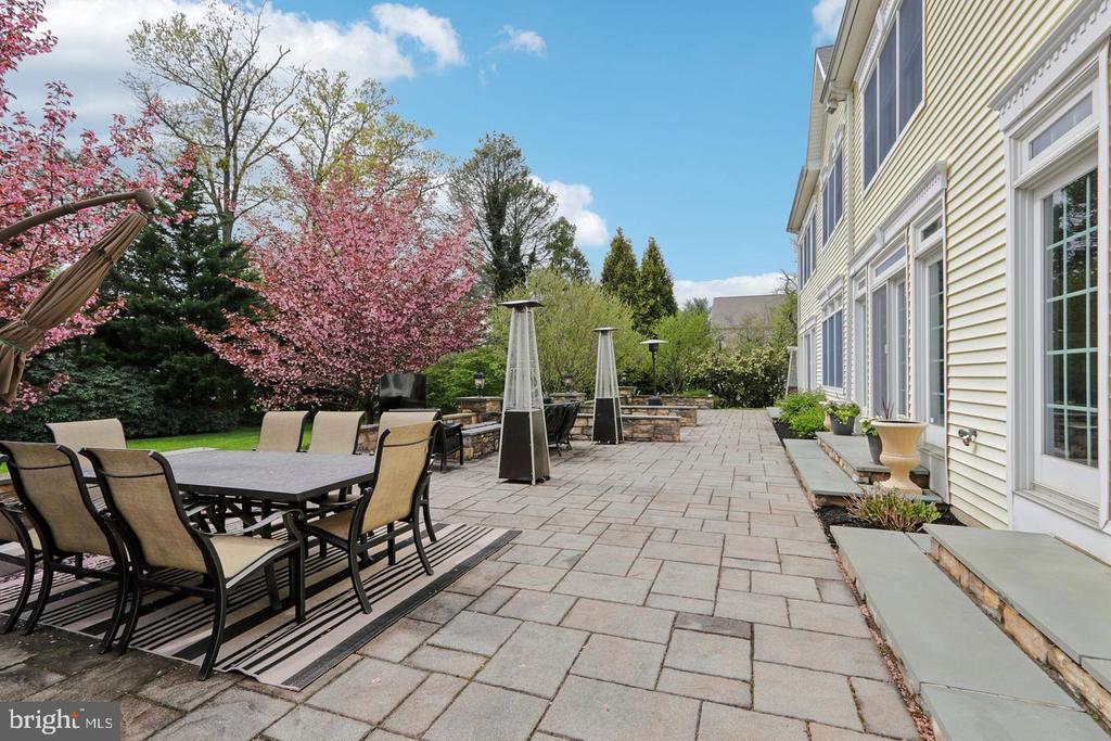 209 E WELSH ROAD