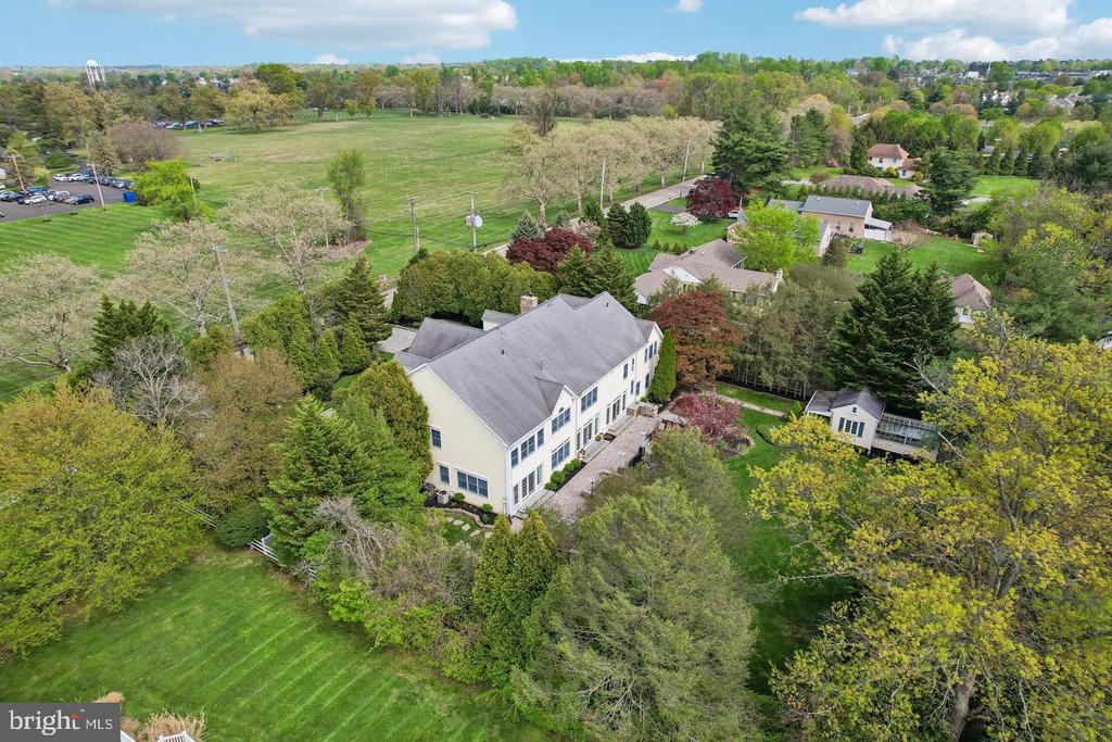 209 E WELSH ROAD
