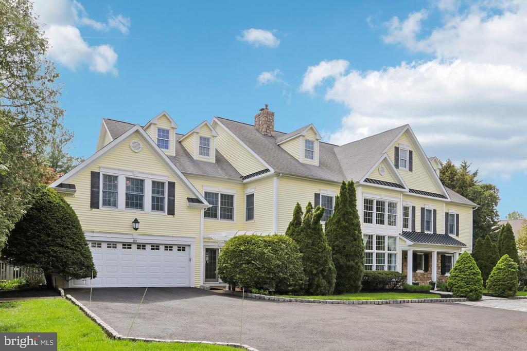 209 E WELSH ROAD