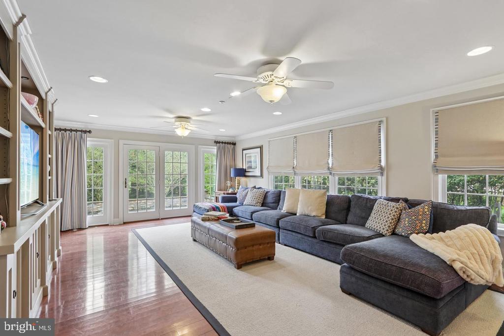 209 E WELSH ROAD