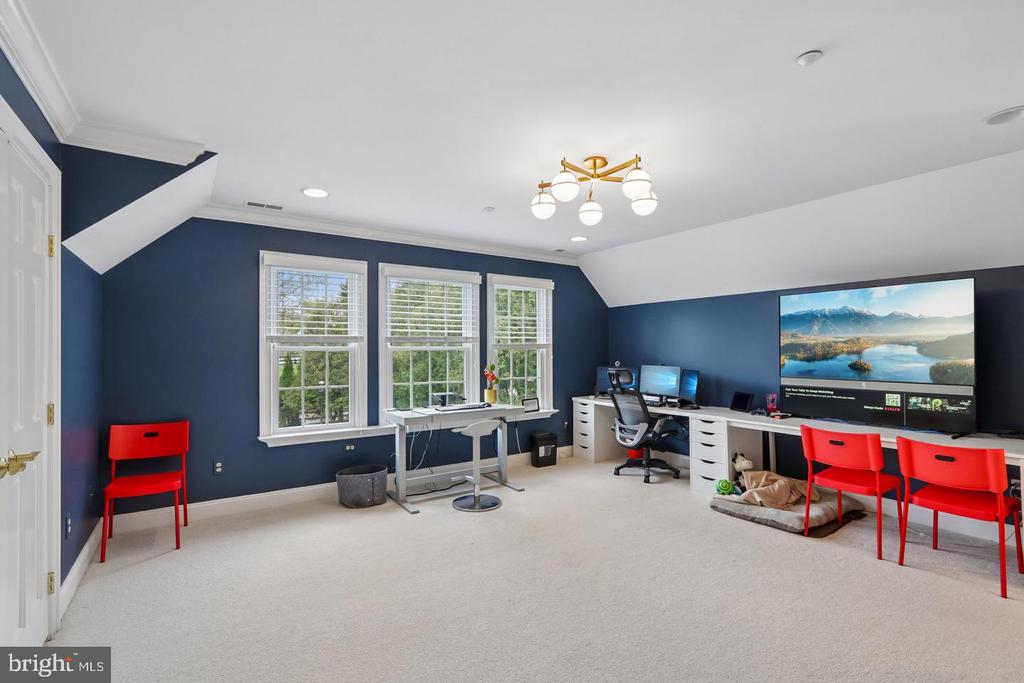 209 E WELSH ROAD