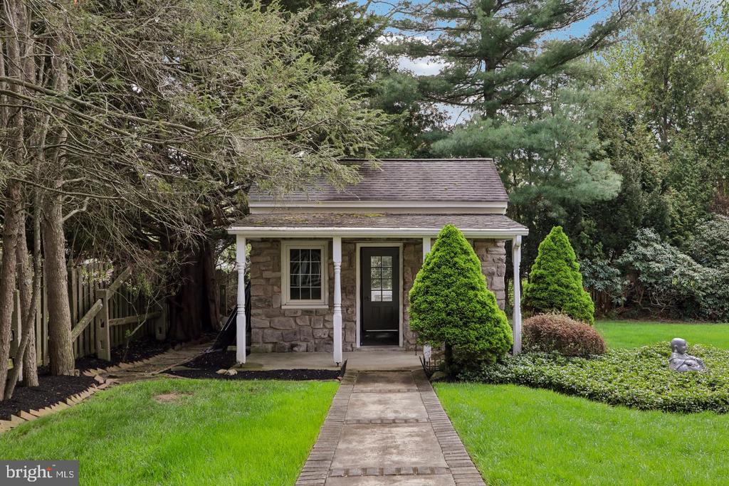 209 E WELSH ROAD