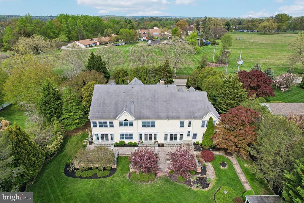 209 E WELSH ROAD