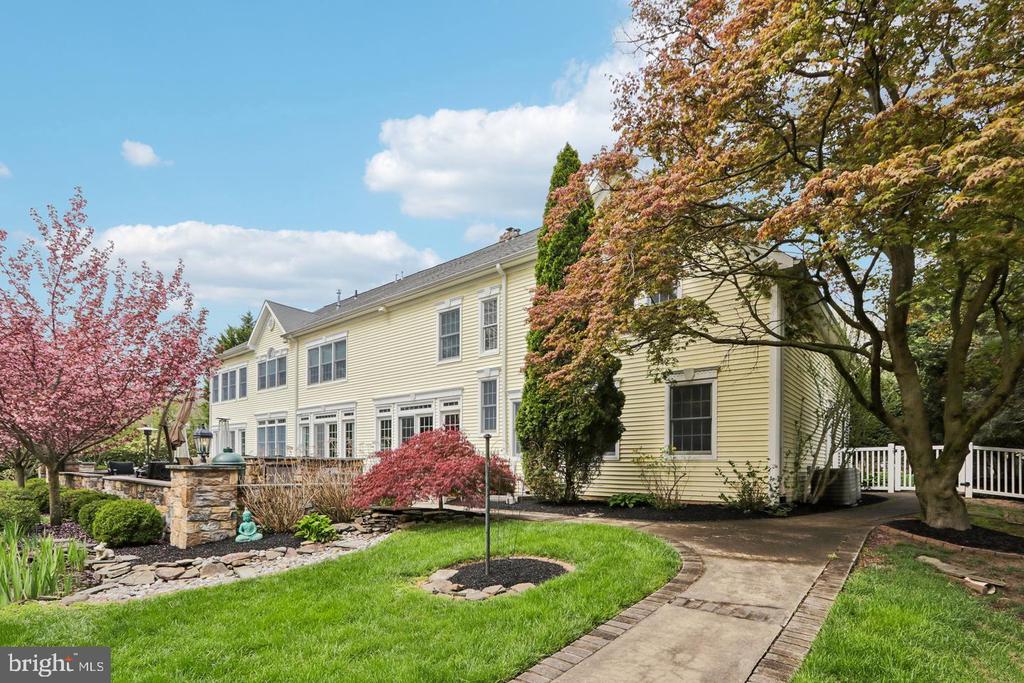 209 E WELSH ROAD