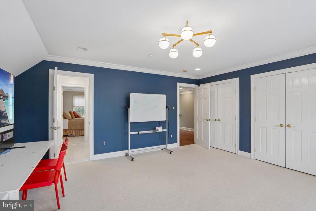 209 E WELSH ROAD