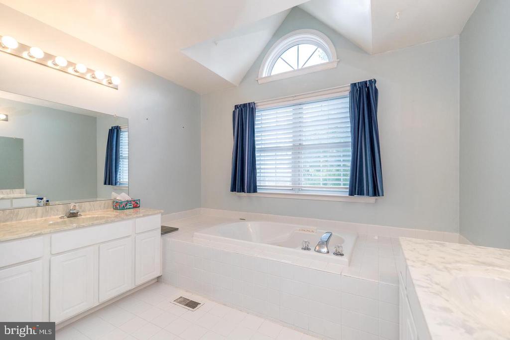 101 OXFORD COURT Unit: 143