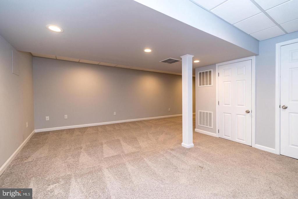 101 OXFORD COURT Unit: 143