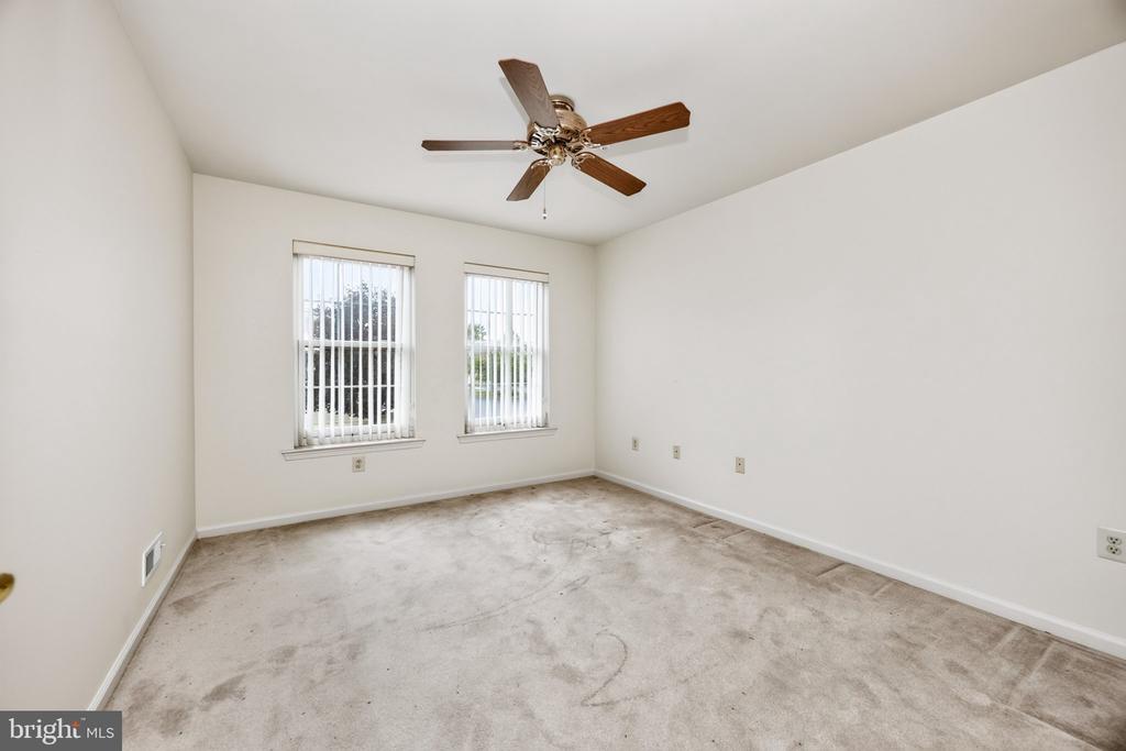 19 STUART DRIVE Unit: 19