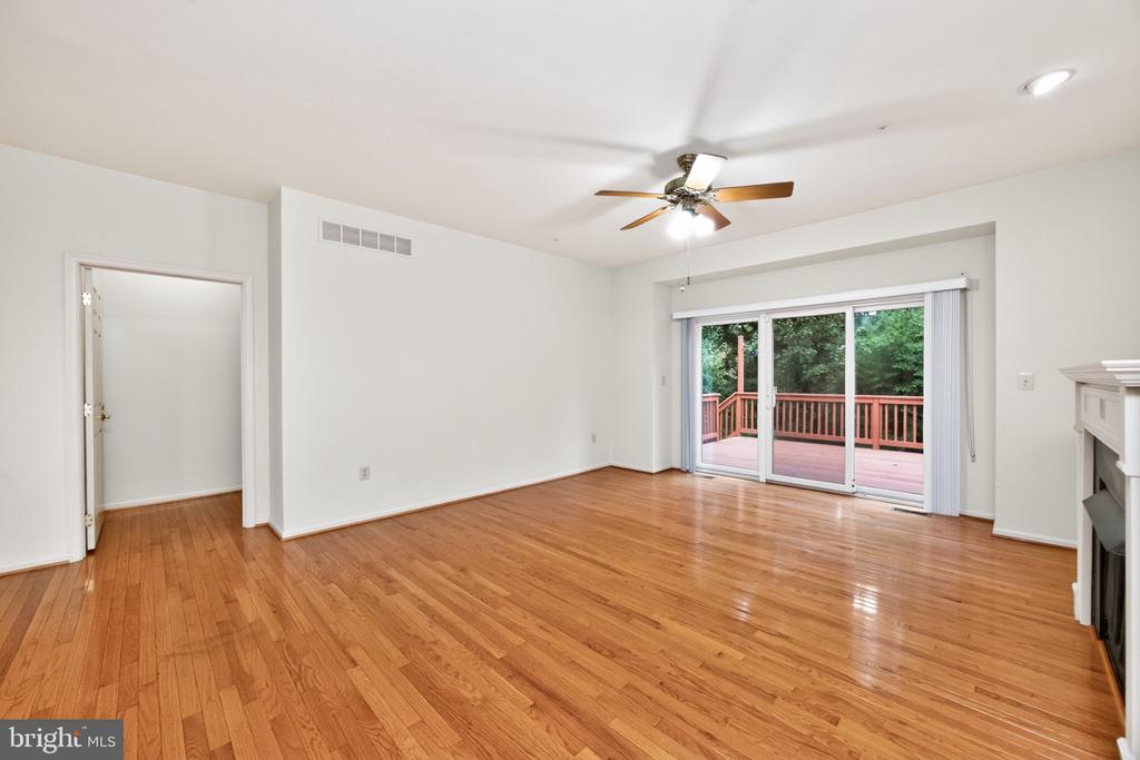 19 STUART DRIVE Unit: 19
