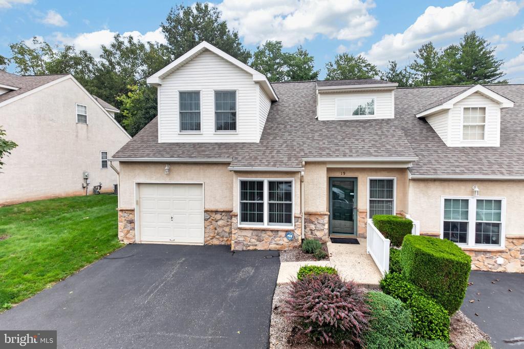 19 STUART DRIVE Unit: 19