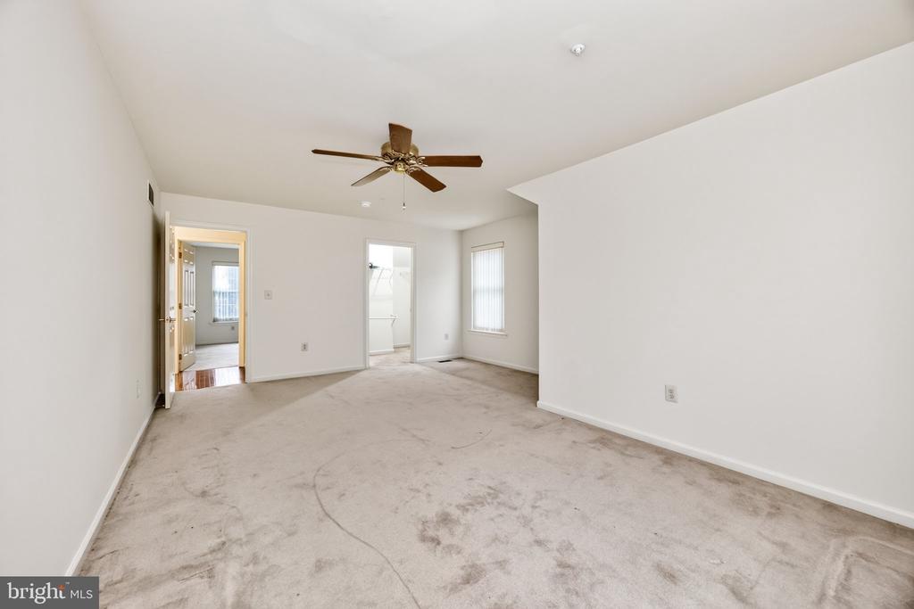 19 STUART DRIVE Unit: 19