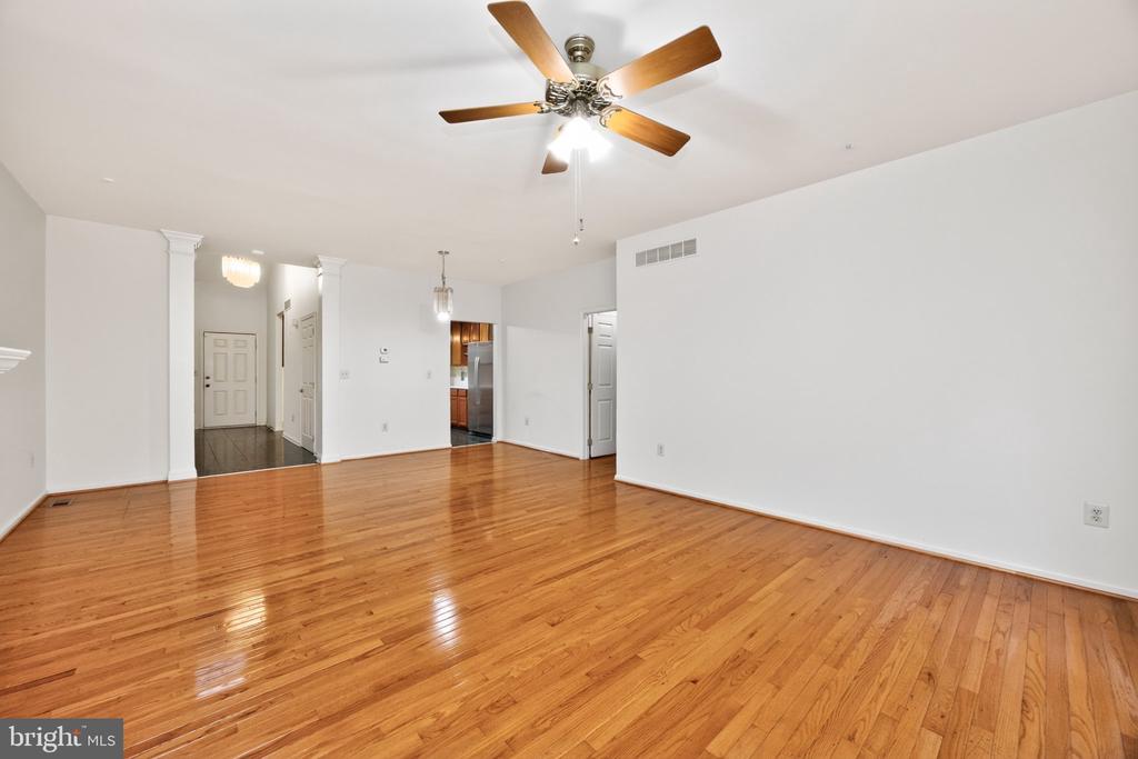 19 STUART DRIVE Unit: 19