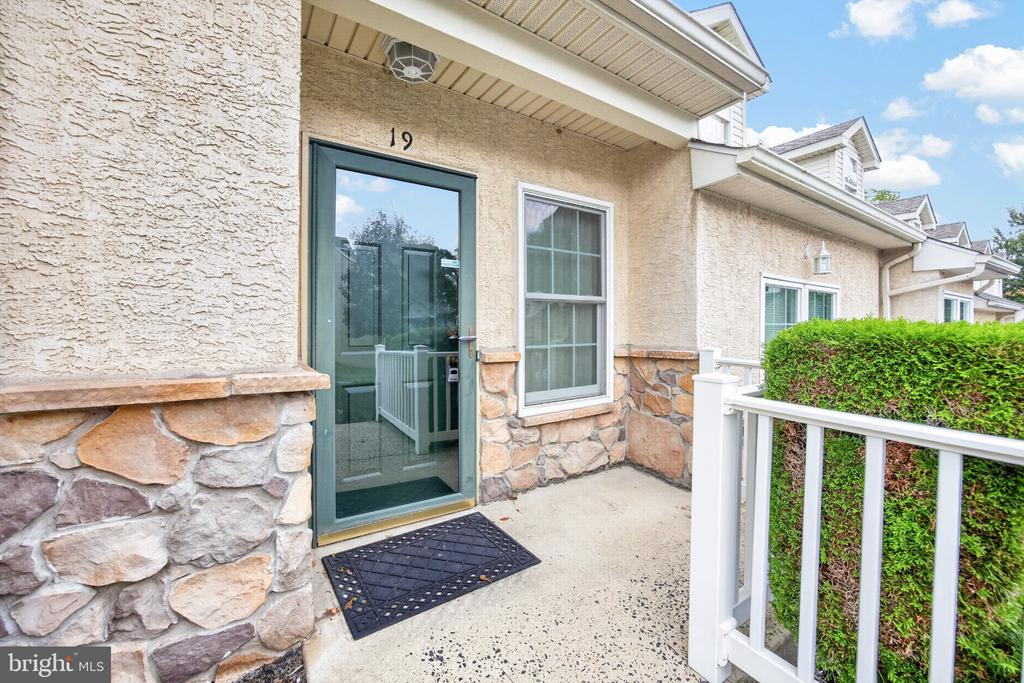 19 STUART DRIVE Unit: 19