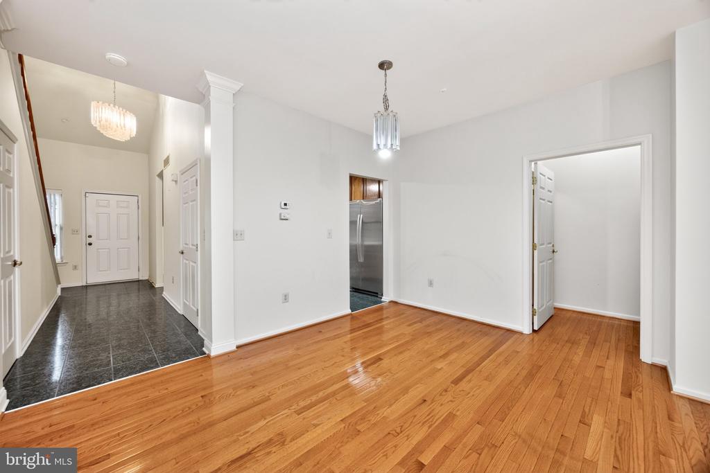 19 STUART DRIVE Unit: 19