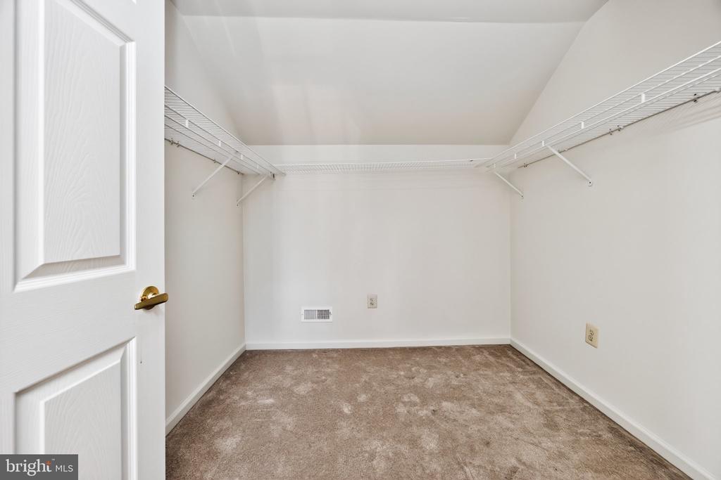 19 STUART DRIVE Unit: 19