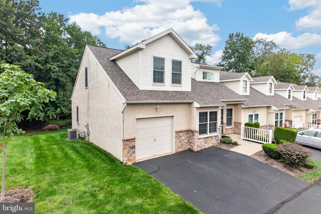 19 STUART DRIVE Unit: 19