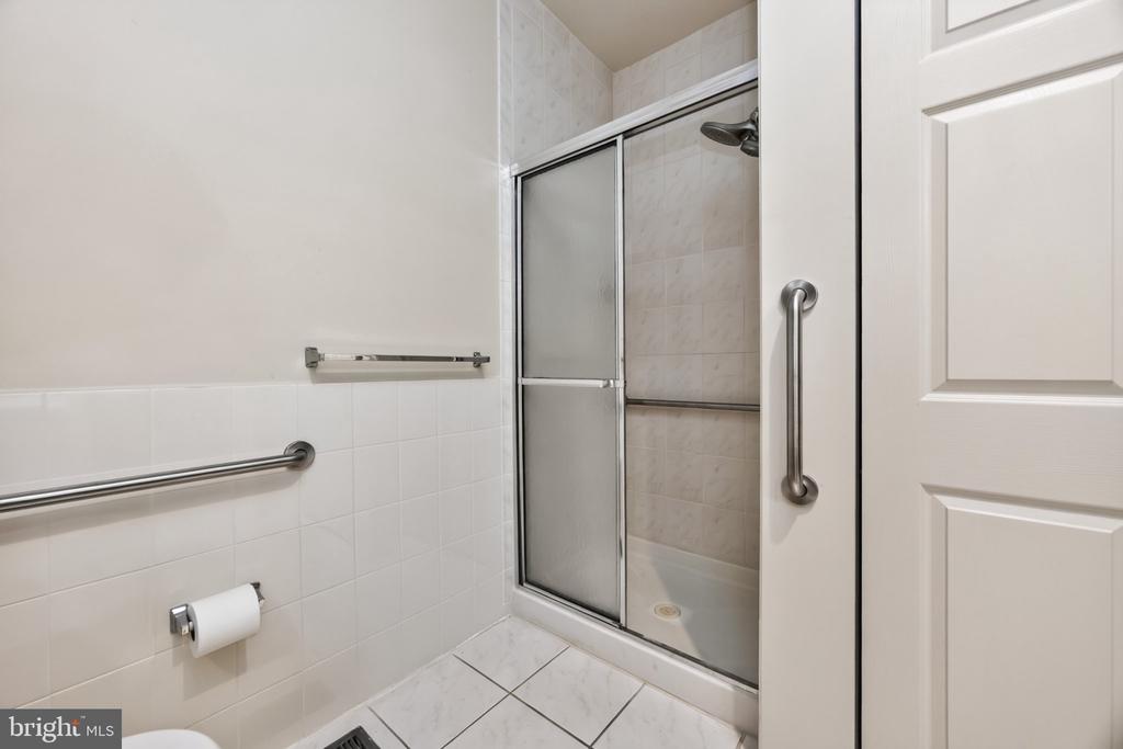 19 STUART DRIVE Unit: 19