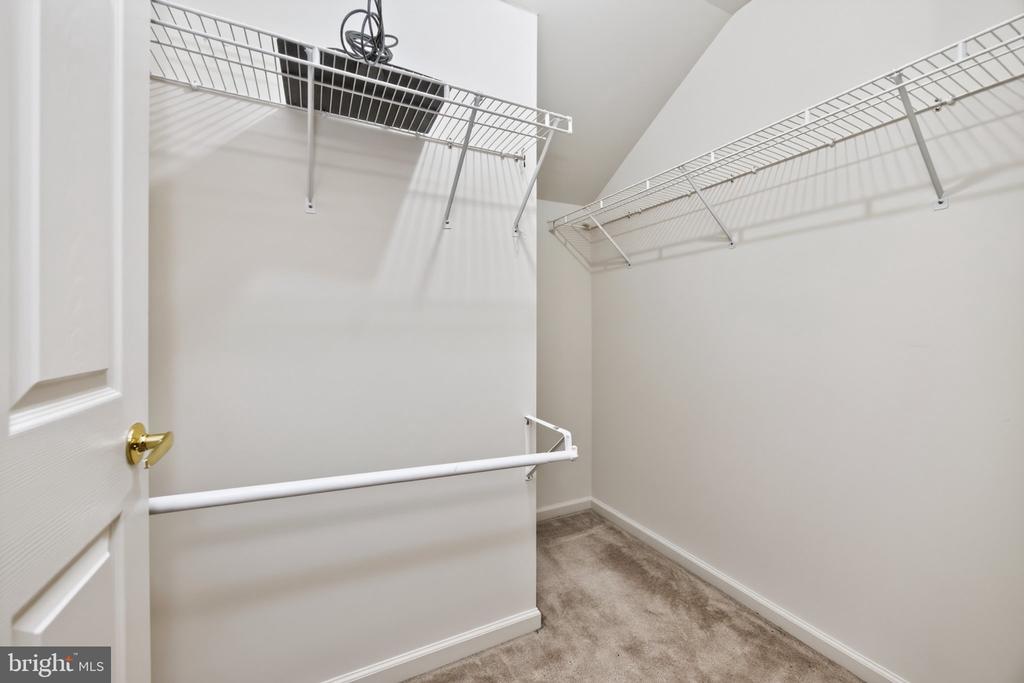 19 STUART DRIVE Unit: 19