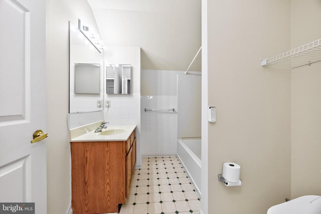 19 STUART DRIVE Unit: 19