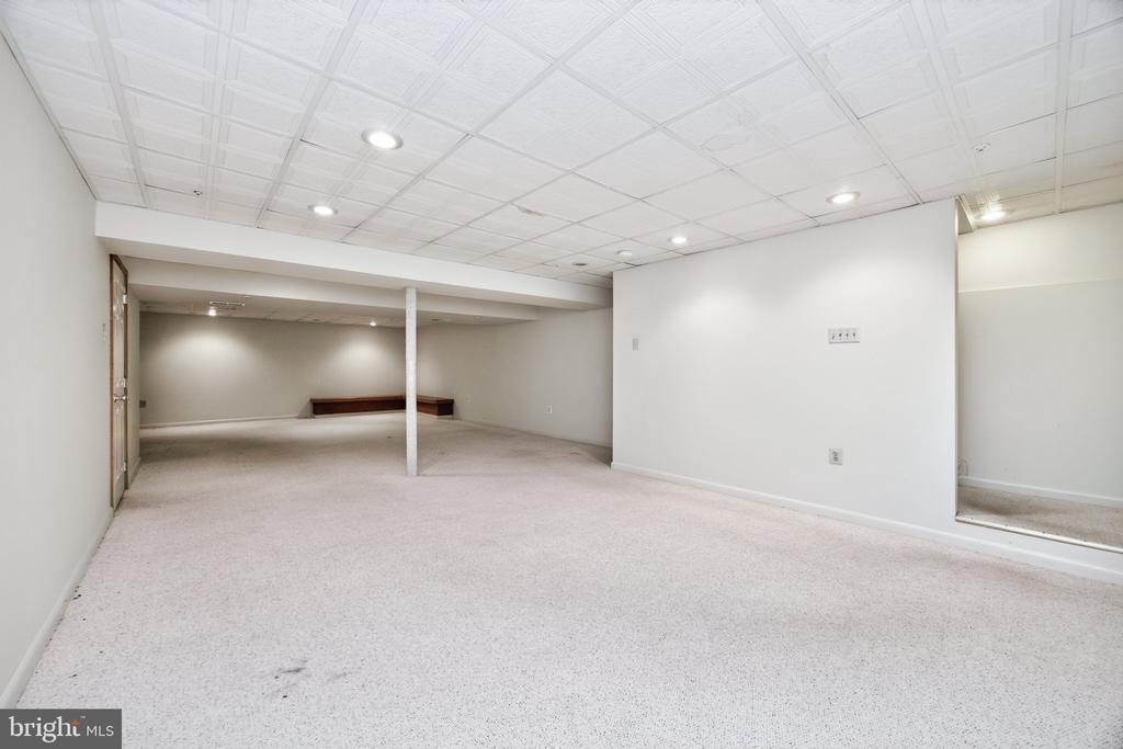 19 STUART DRIVE Unit: 19