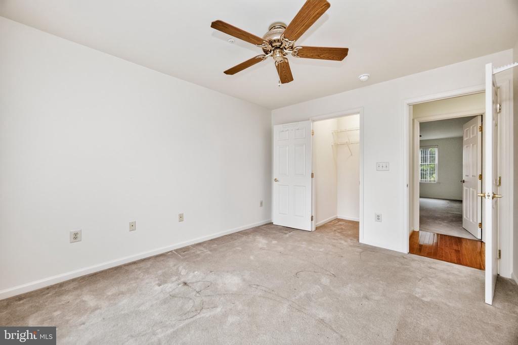 19 STUART DRIVE Unit: 19