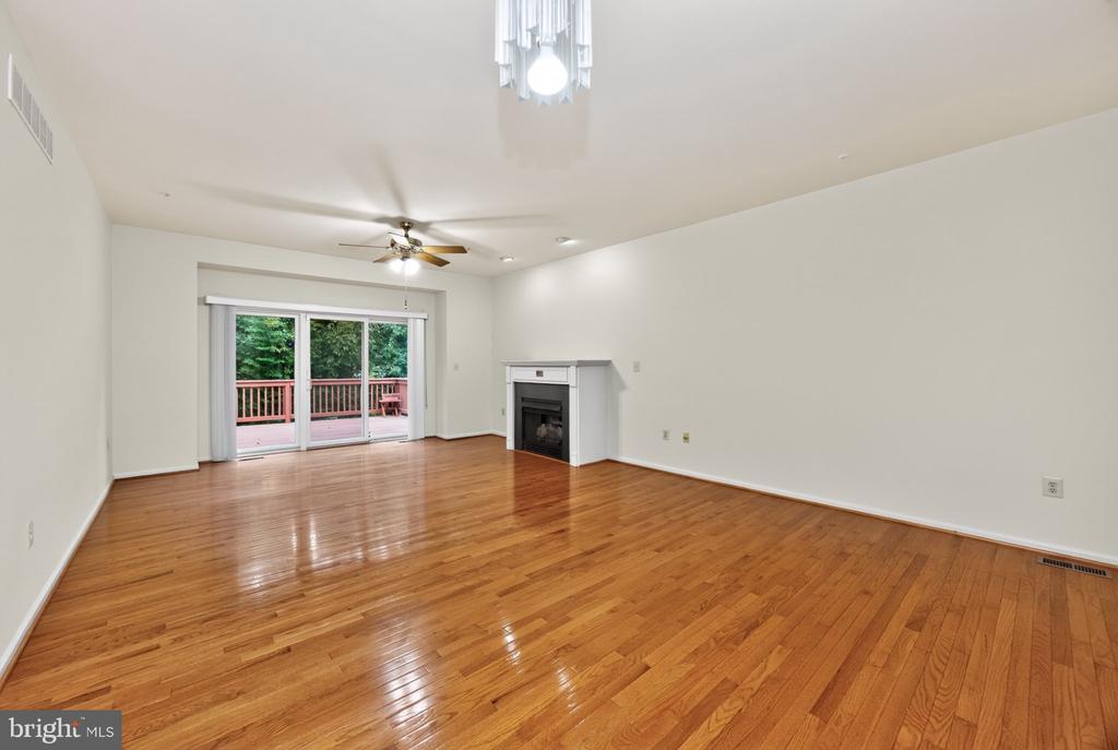 19 STUART DRIVE Unit: 19