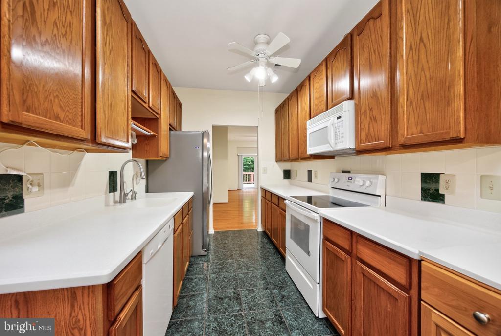 19 STUART DRIVE Unit: 19