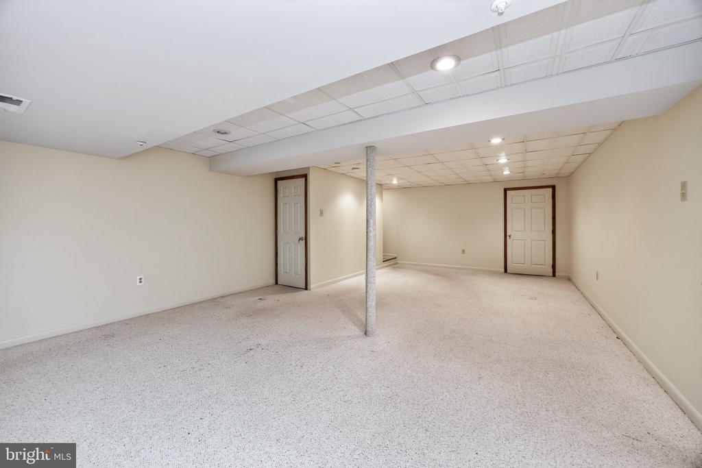19 STUART DRIVE Unit: 19