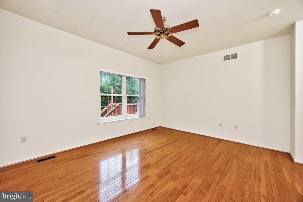 19 STUART DRIVE Unit: 19