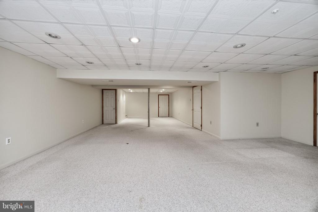 19 STUART DRIVE Unit: 19