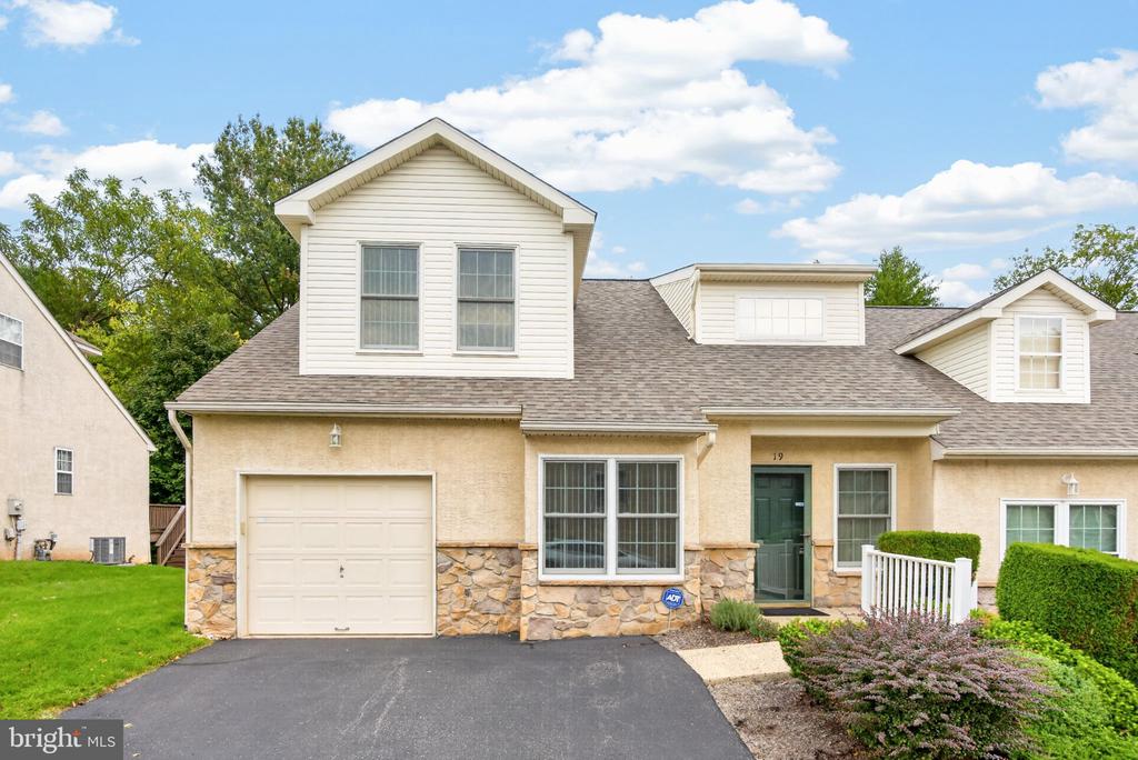19 STUART DRIVE Unit: 19