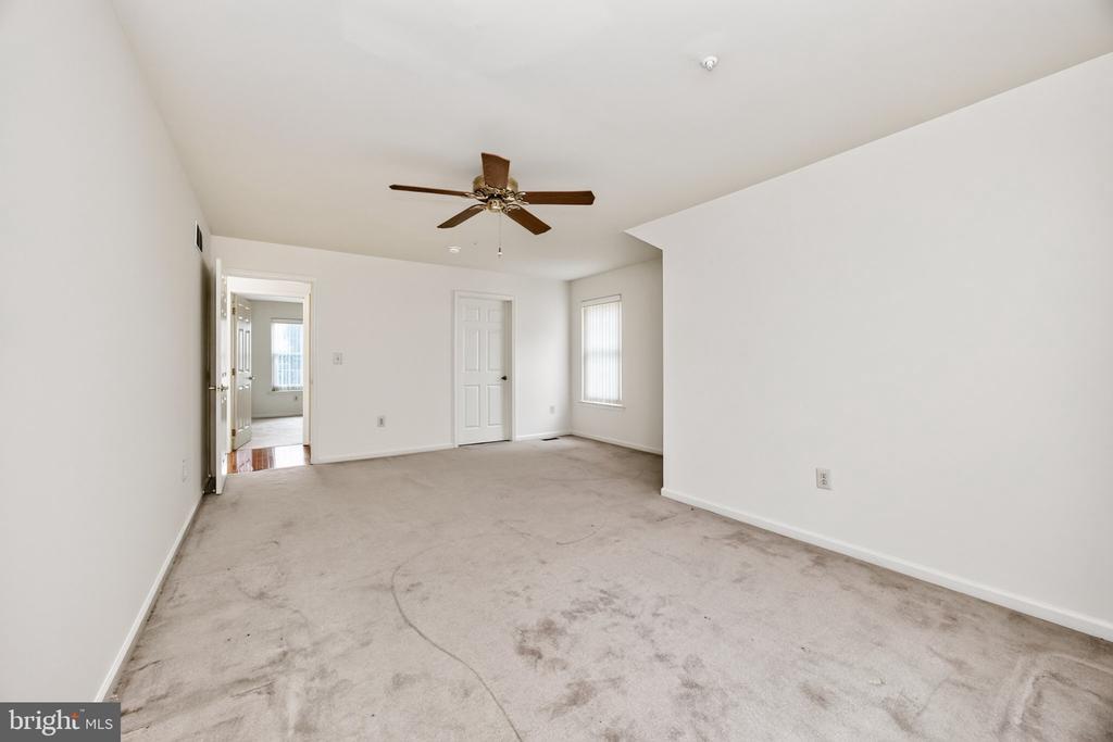 19 STUART DRIVE Unit: 19