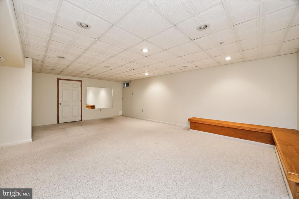 19 STUART DRIVE Unit: 19