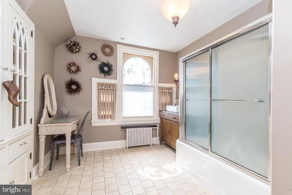 1633 GRASSHOPPER LANE
