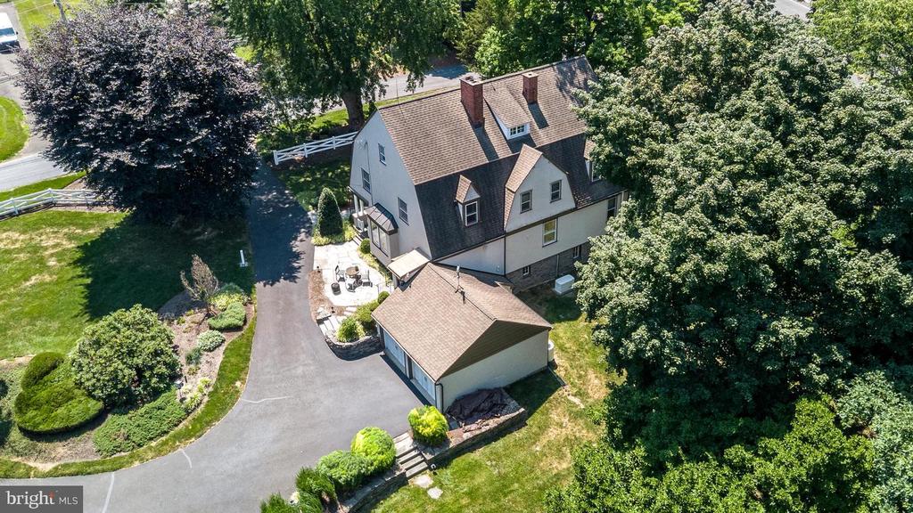 1633 GRASSHOPPER LANE