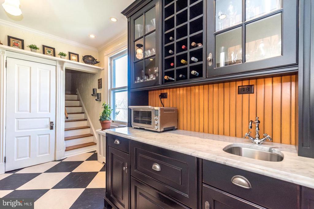 1633 GRASSHOPPER LANE