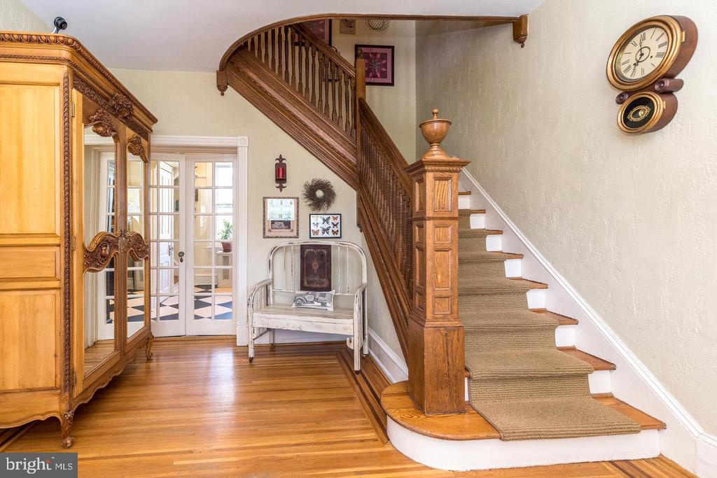 1633 GRASSHOPPER LANE
