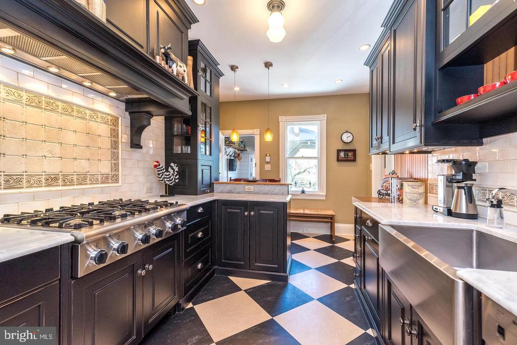 1633 GRASSHOPPER LANE
