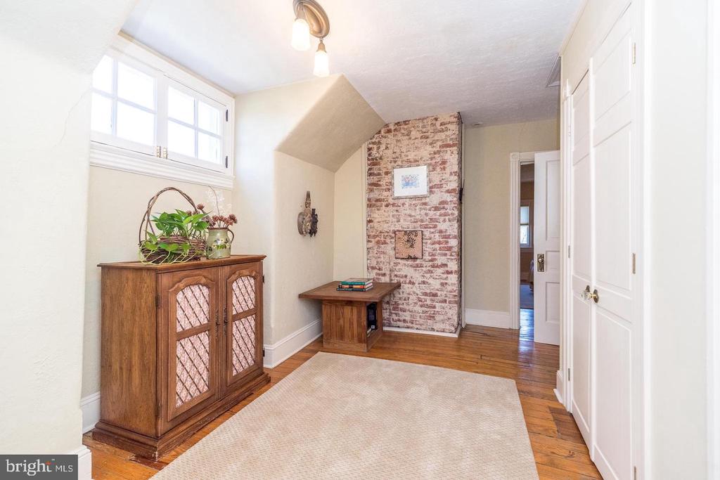 1633 GRASSHOPPER LANE